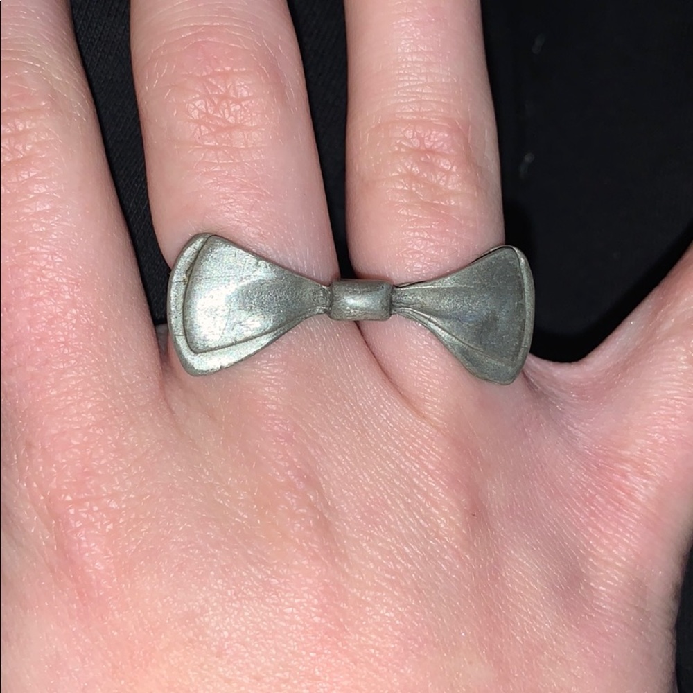 Double finger bow ring